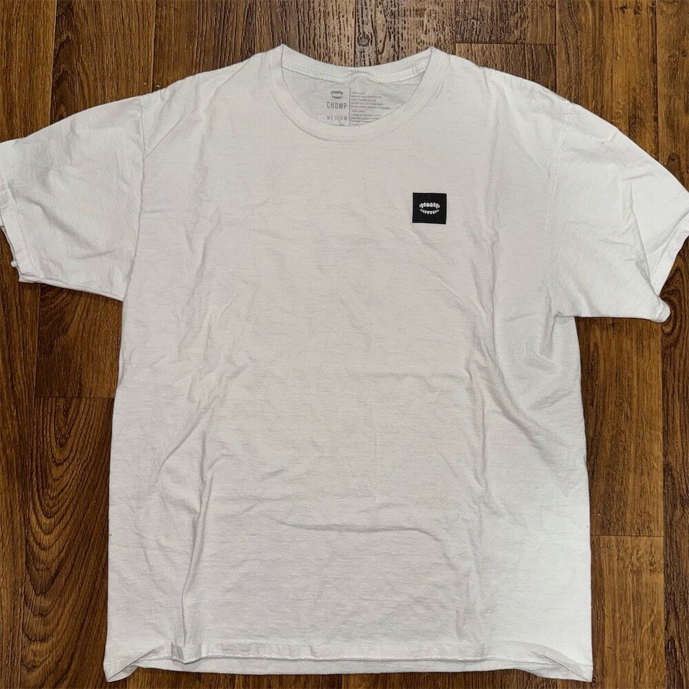 CHOMP T-Shirt Mens Size M White Short Sleeve Crew Neck Logo Patch